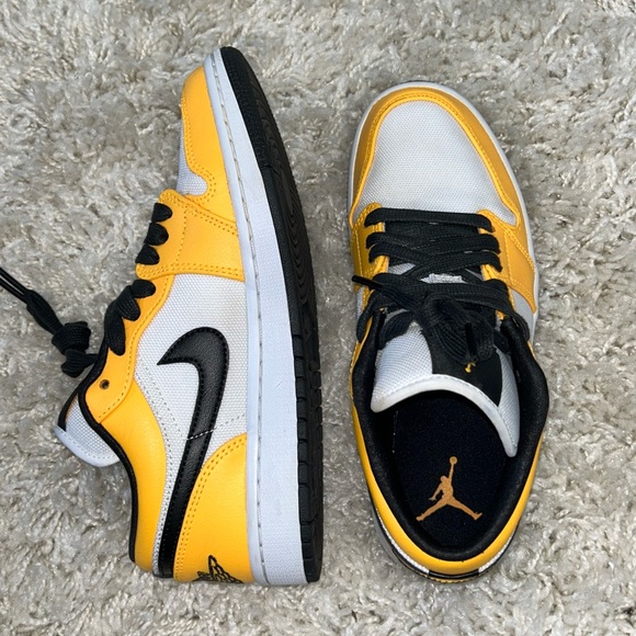 SIZE 8 NIKE AIR JORDAN 1 LOW “TAXI” SNEAKER YELLOW, BLACK & WHITE - Picture 8 of 11